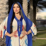 caftan marocain avec foulard bleu